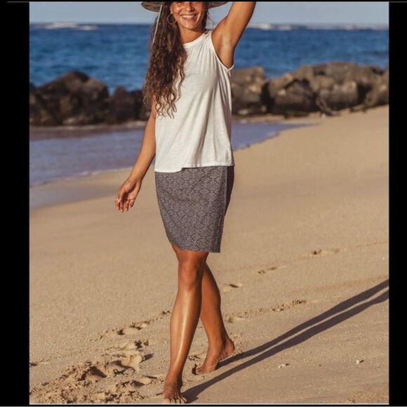 NEW WITH TAGS BEAUTIFUL BLACK PEARL BATIK SMALL WRAPAROUND RIPSKIRT - Picture 1 of 7